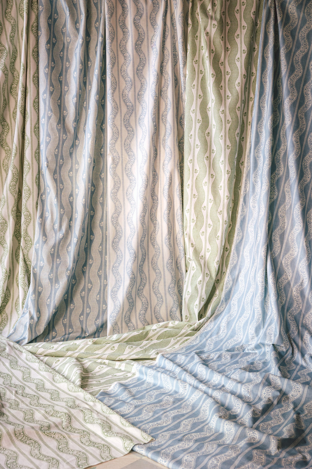 Wandering Toile - Cloud Blue (F)